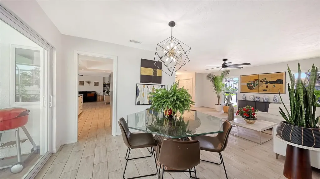 589 Commonwealth Lane Sarasota FL 34242