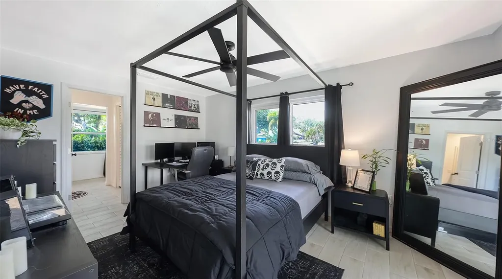 589 Commonwealth Lane Sarasota FL 34242