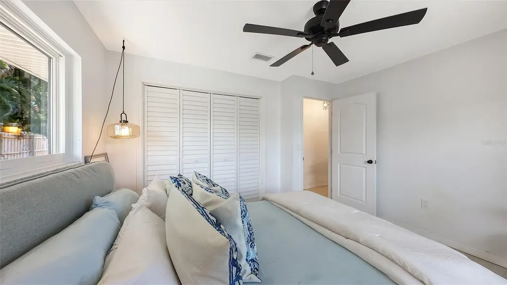 589 Commonwealth Lane Sarasota FL 34242