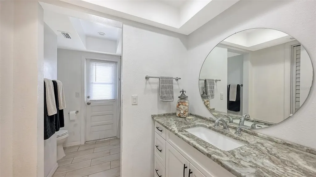 589 Commonwealth Lane Sarasota FL 34242