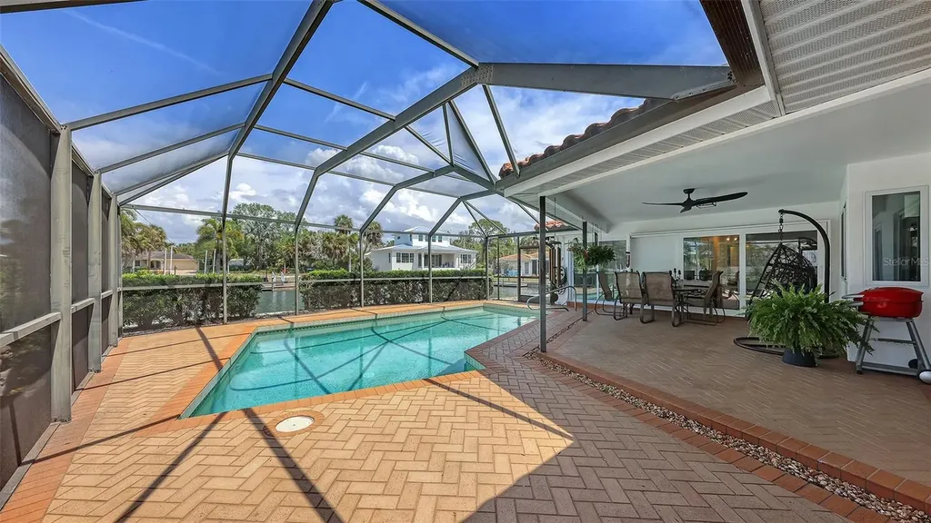 589 Commonwealth Lane Sarasota FL 34242