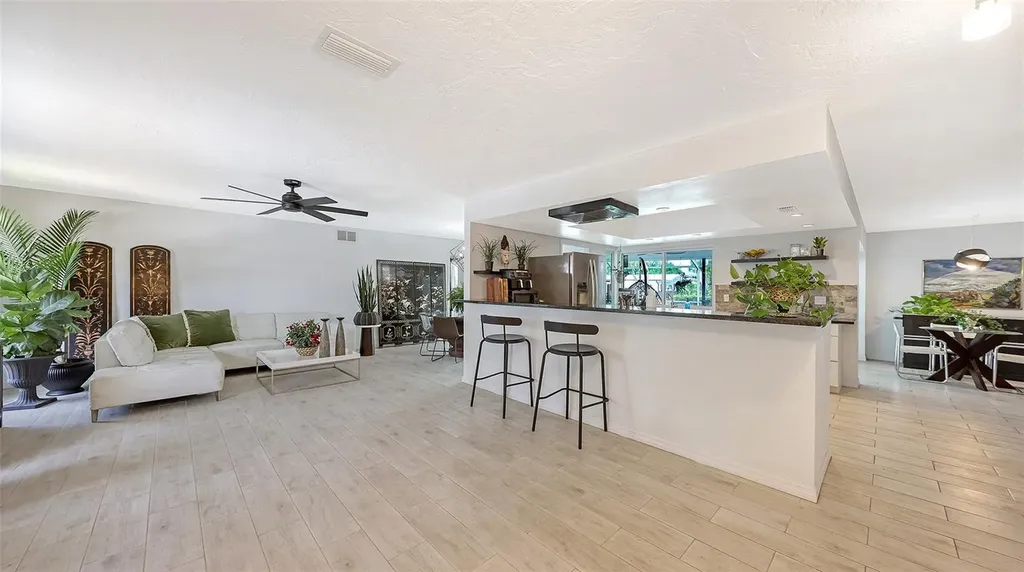 589 Commonwealth Lane Sarasota FL 34242