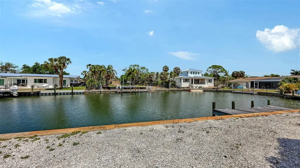 589 Commonwealth Lane Sarasota FL 34242