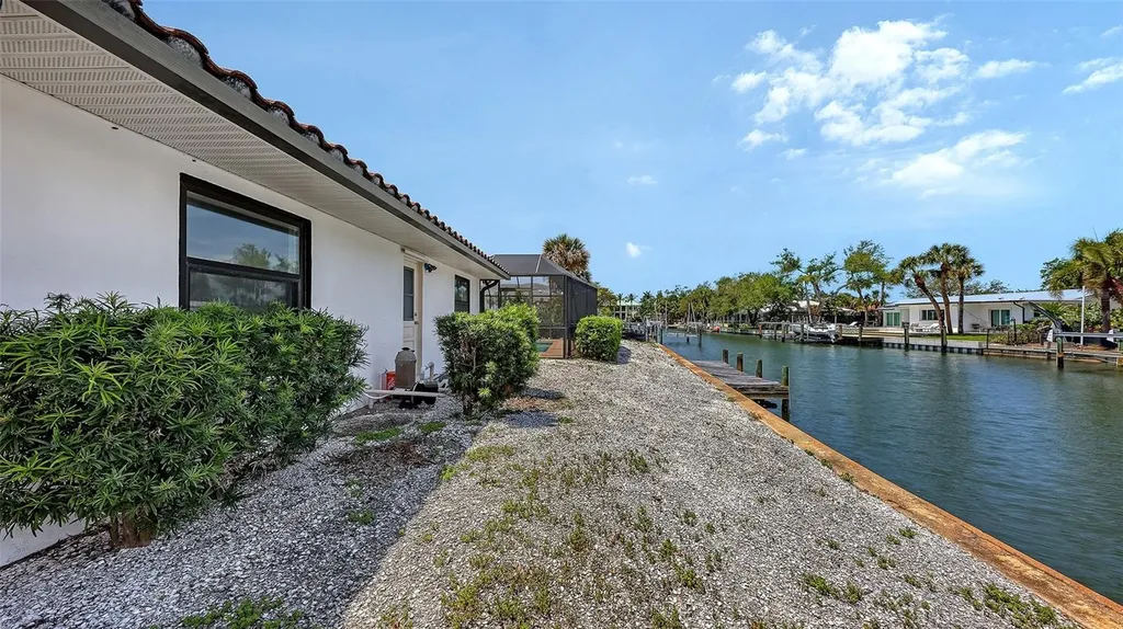 589 Commonwealth Lane Sarasota FL 34242