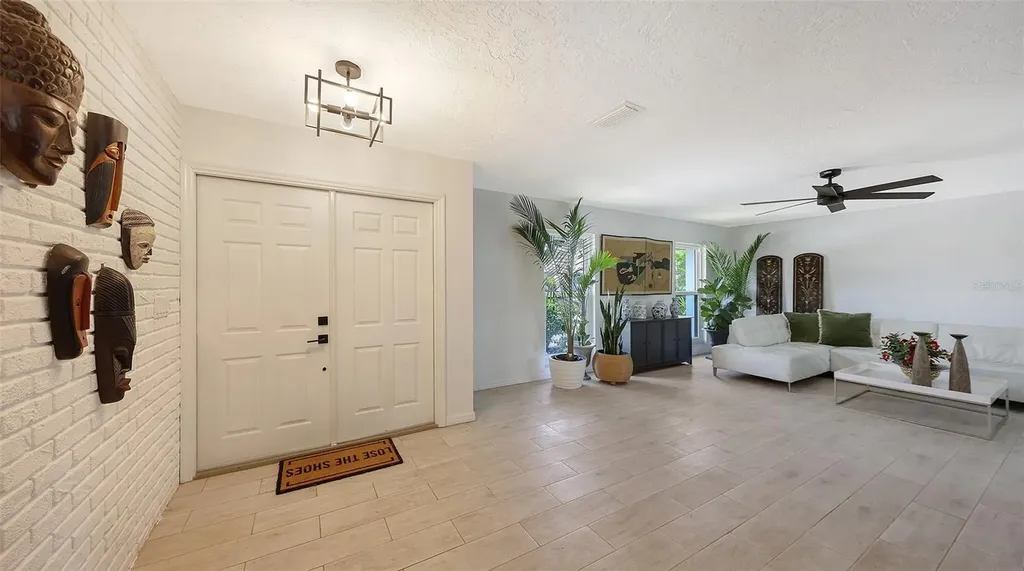 589 Commonwealth Lane Sarasota FL 34242