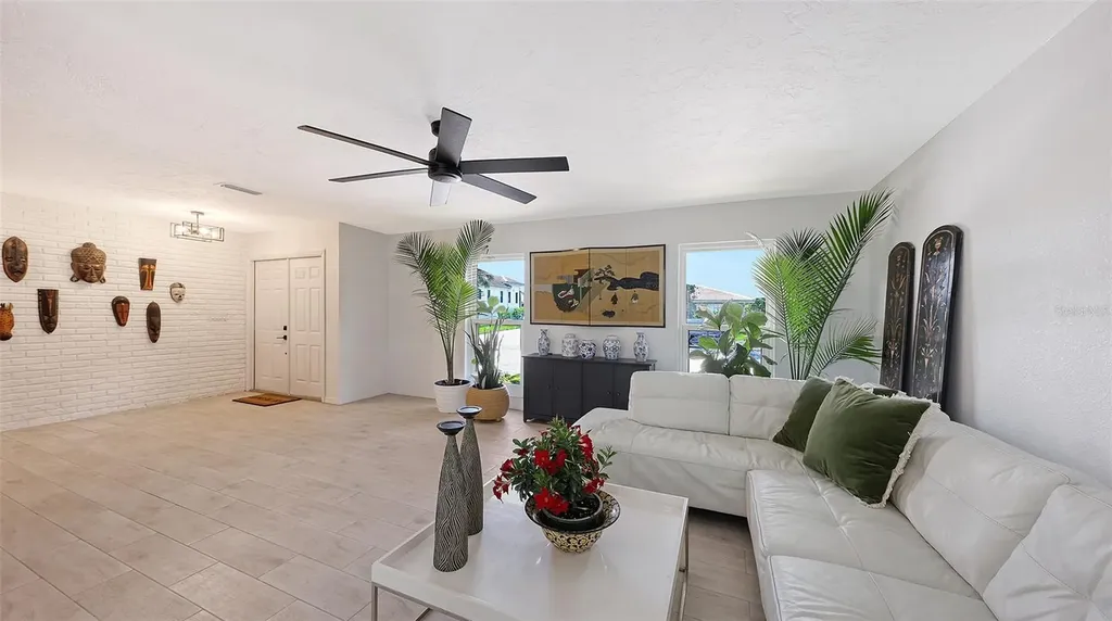 589 Commonwealth Lane Sarasota FL 34242