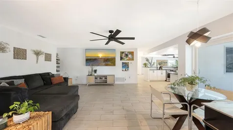 589 Commonwealth Lane Sarasota FL 34242