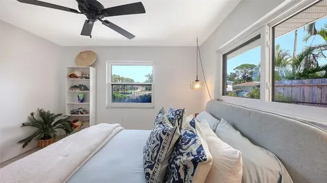 589 Commonwealth Lane Sarasota FL 34242