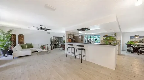 589 Commonwealth Lane Sarasota FL 34242