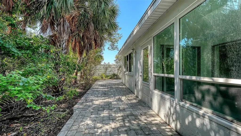554 Spanish Drive S Longboat Key FL 34228