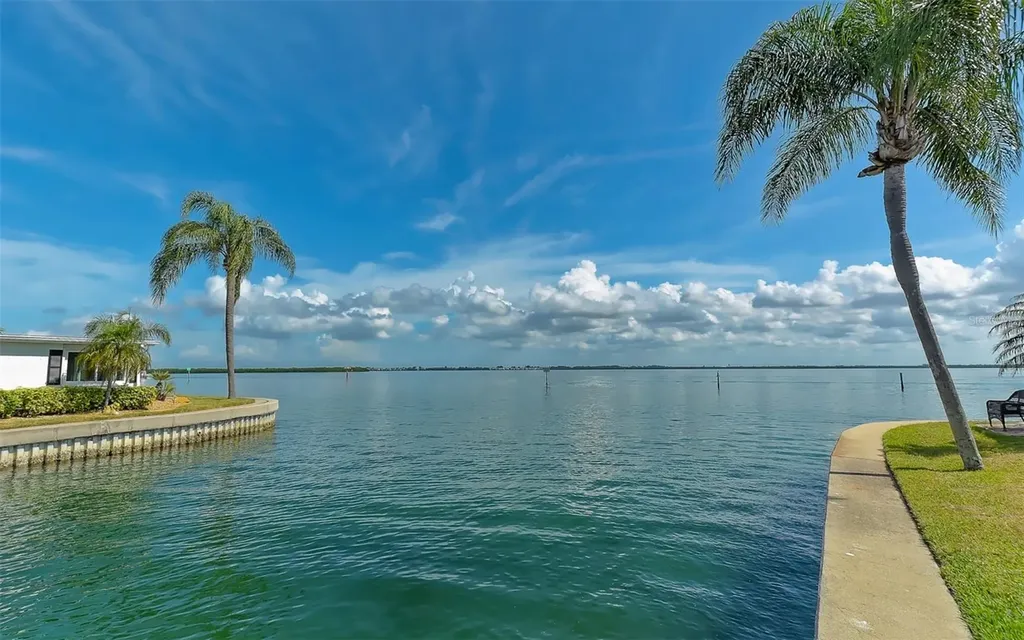 554 Spanish Drive S Longboat Key FL 34228