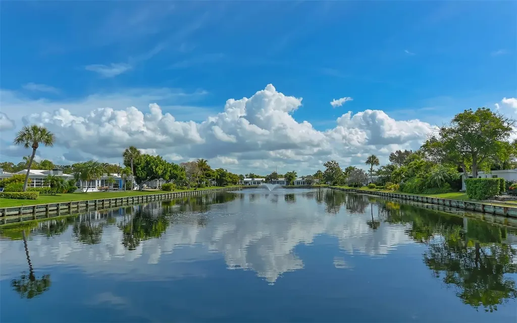 554 Spanish Drive S Longboat Key FL 34228