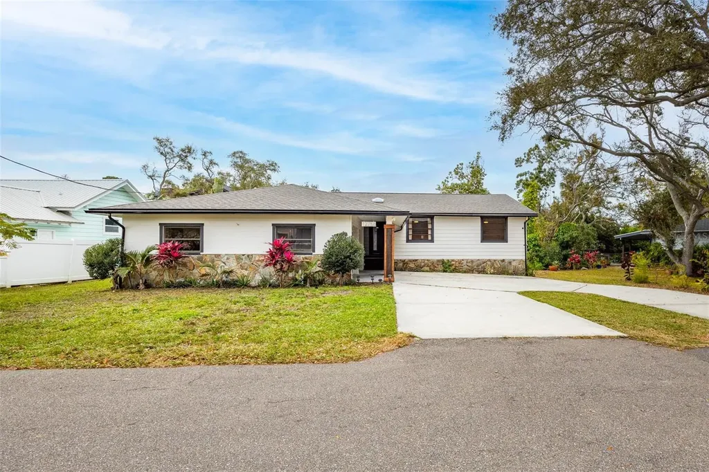 12756 Poinsettia Avenue Seminole FL 33776