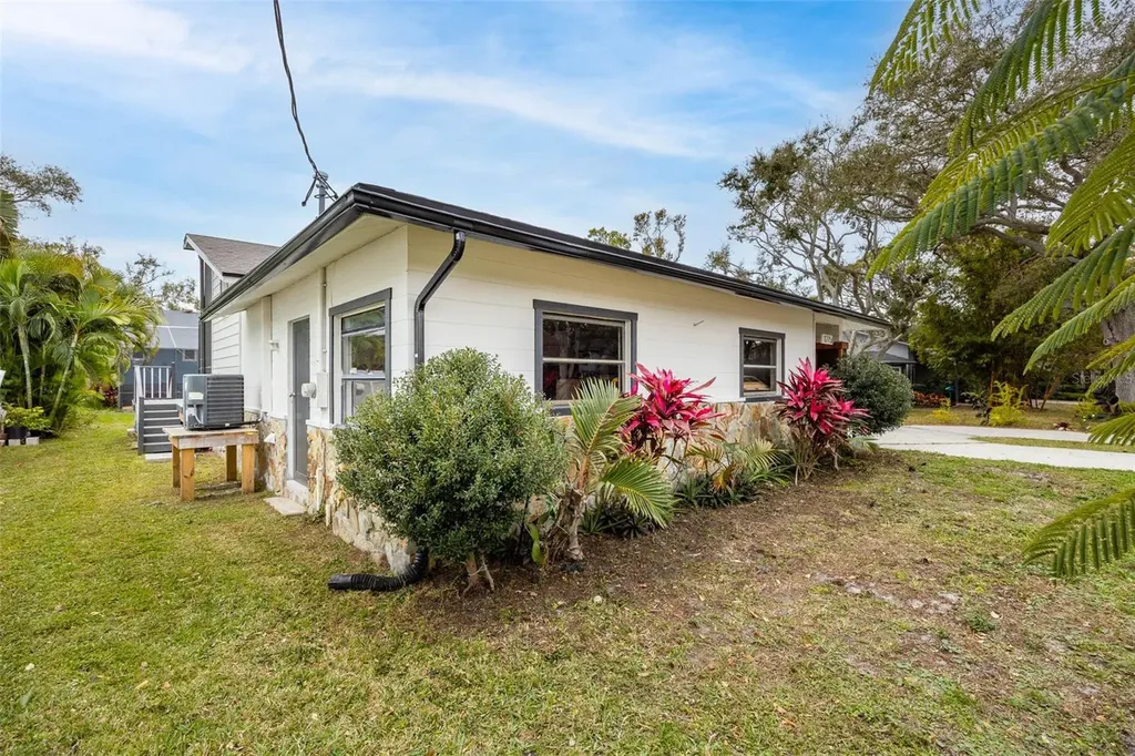 12756 Poinsettia Avenue Seminole FL 33776