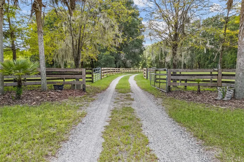 25743 NW 62nd Avenue High Springs FL 32643