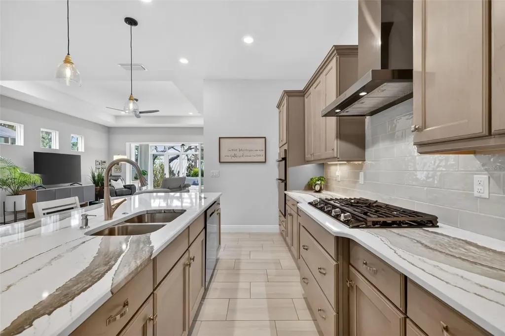 8228 Bridgeport Bay Circle Mount Dora FL 32757