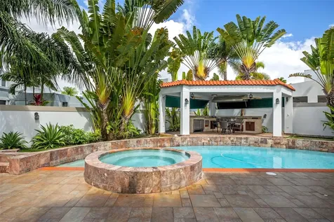 Palma Real Palma De Coco Guaynabo PR 00966