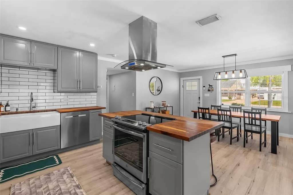 3412 W Bay Avenue Tampa FL 33611