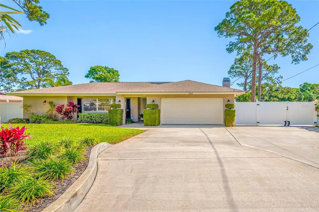 2515 Desoto Way S St Petersburg FL 33712