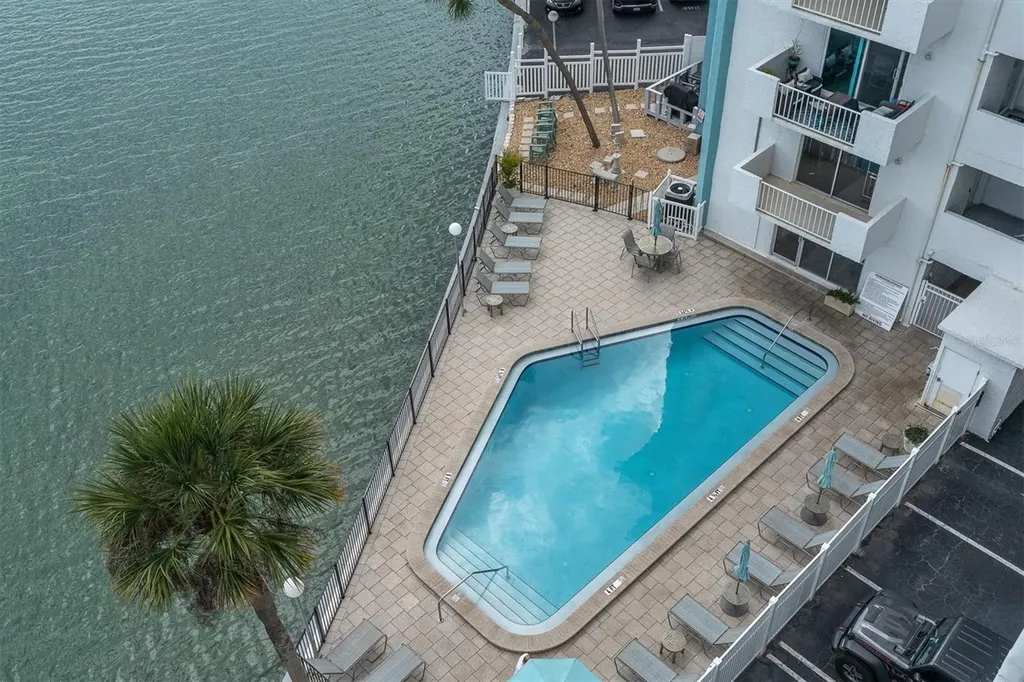 285 107th Avenue Treasure Island FL 33706