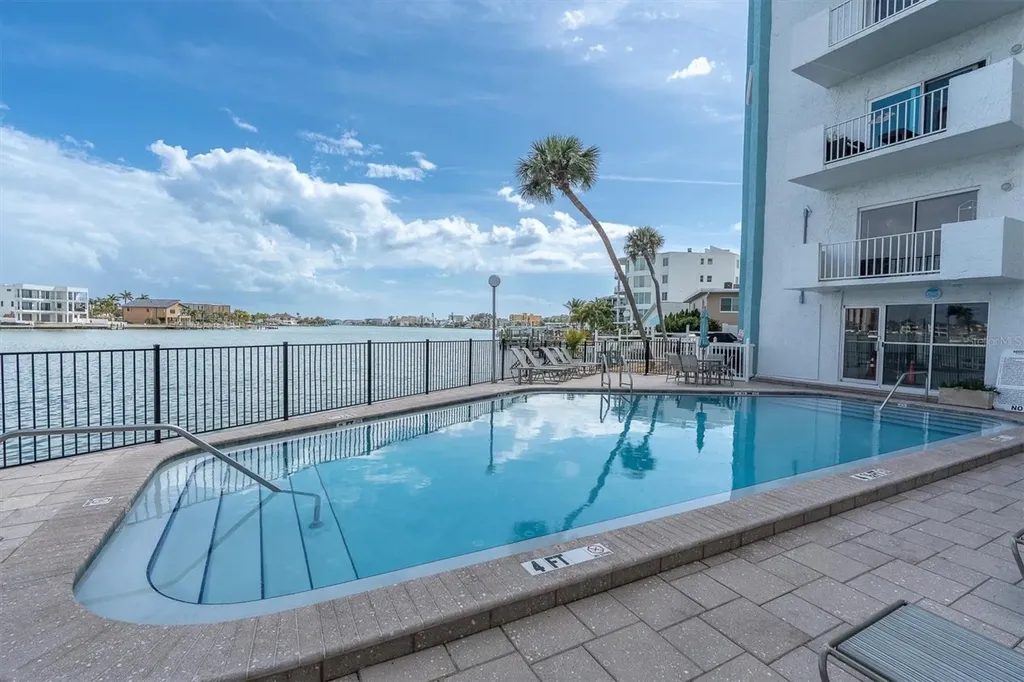 285 107th Avenue Treasure Island FL 33706