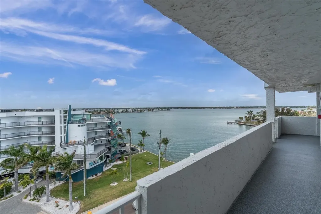 285 107th Avenue Treasure Island FL 33706