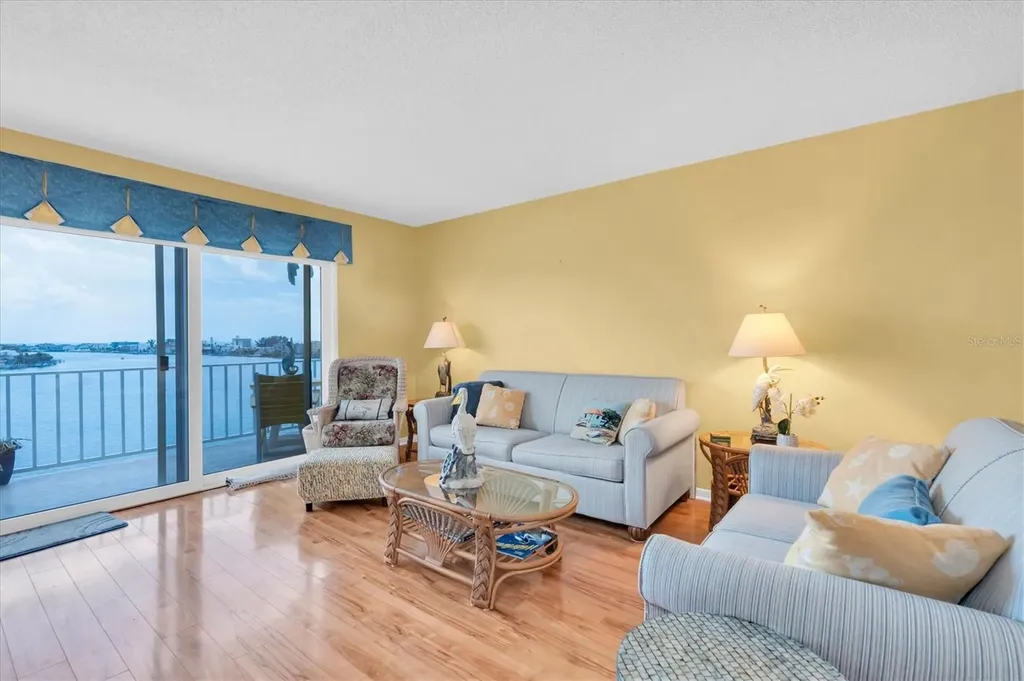 285 107th Avenue Treasure Island FL 33706