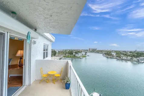 285 107th Avenue Treasure Island FL 33706