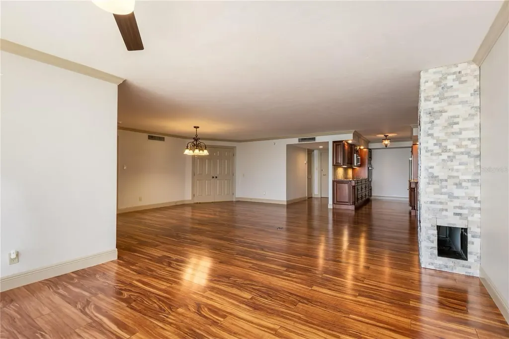 435 S Gulfstream Avenue Sarasota FL 34236