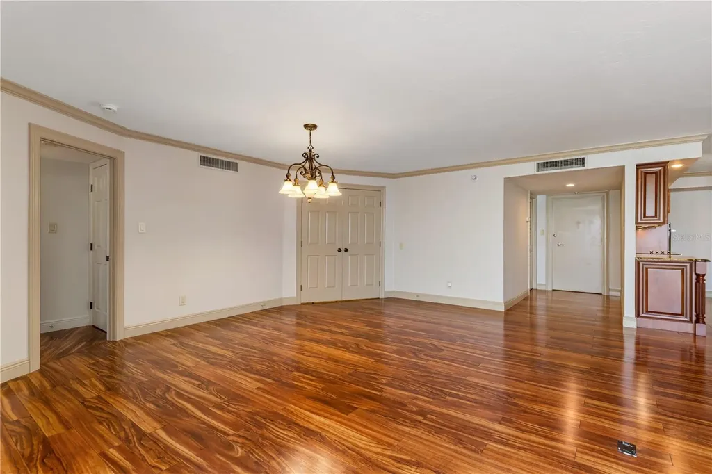 435 S Gulfstream Avenue Sarasota FL 34236