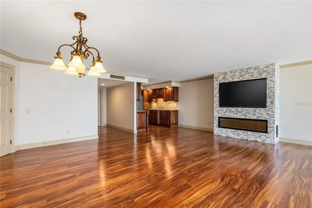 435 S Gulfstream Avenue Sarasota FL 34236
