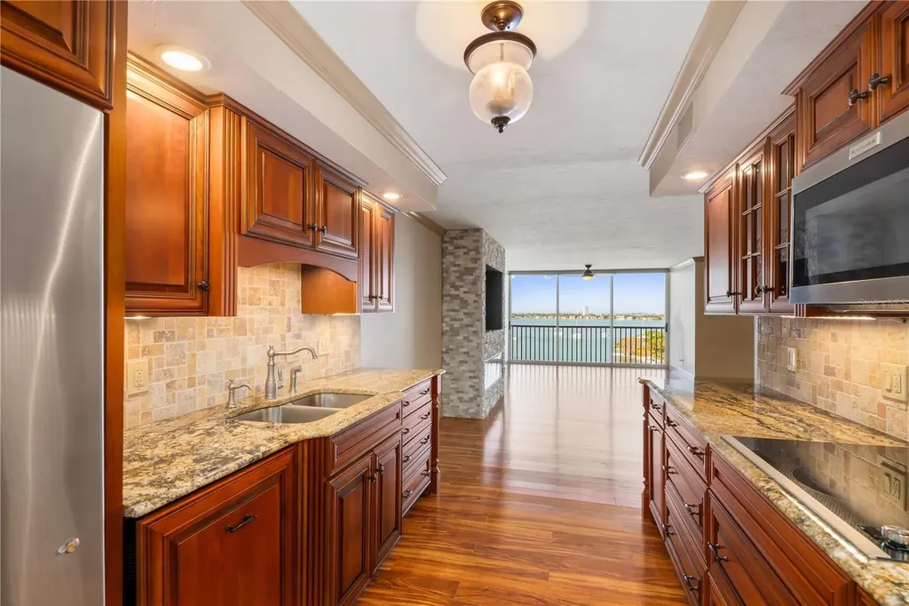 435 S Gulfstream Avenue Sarasota FL 34236