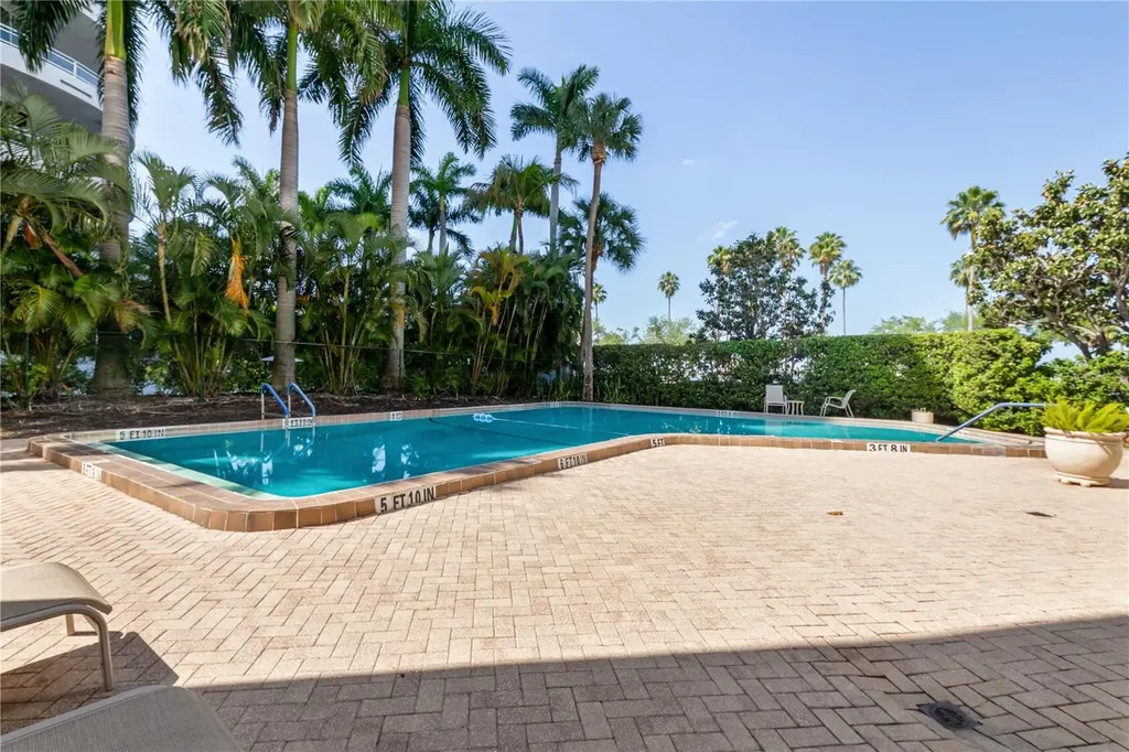 435 S Gulfstream Avenue Sarasota FL 34236
