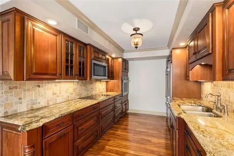 435 S Gulfstream Avenue Sarasota FL 34236
