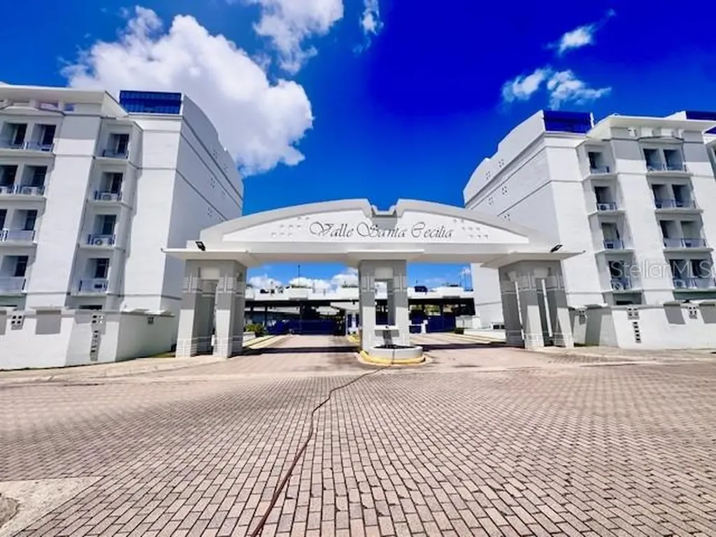 08 Santa Cecilia Caguas PR 00725
