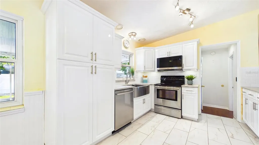 6447 17th Place N St Petersburg FL 33710