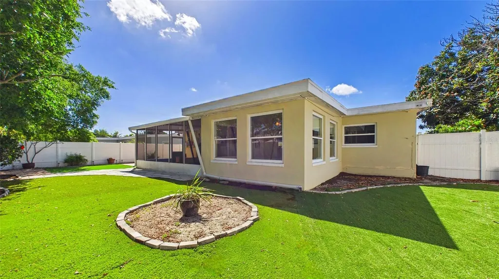 6447 17th Place N St Petersburg FL 33710