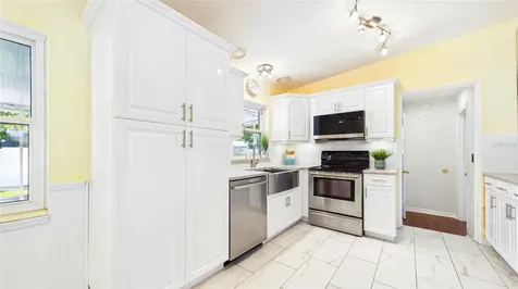 6447 17th Place N St Petersburg FL 33710