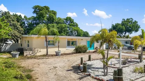 6447 17th Place N St Petersburg FL 33710