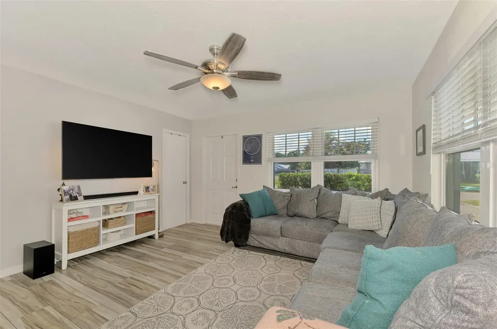 5807 28th Avenue Drive E Bradenton FL 34208