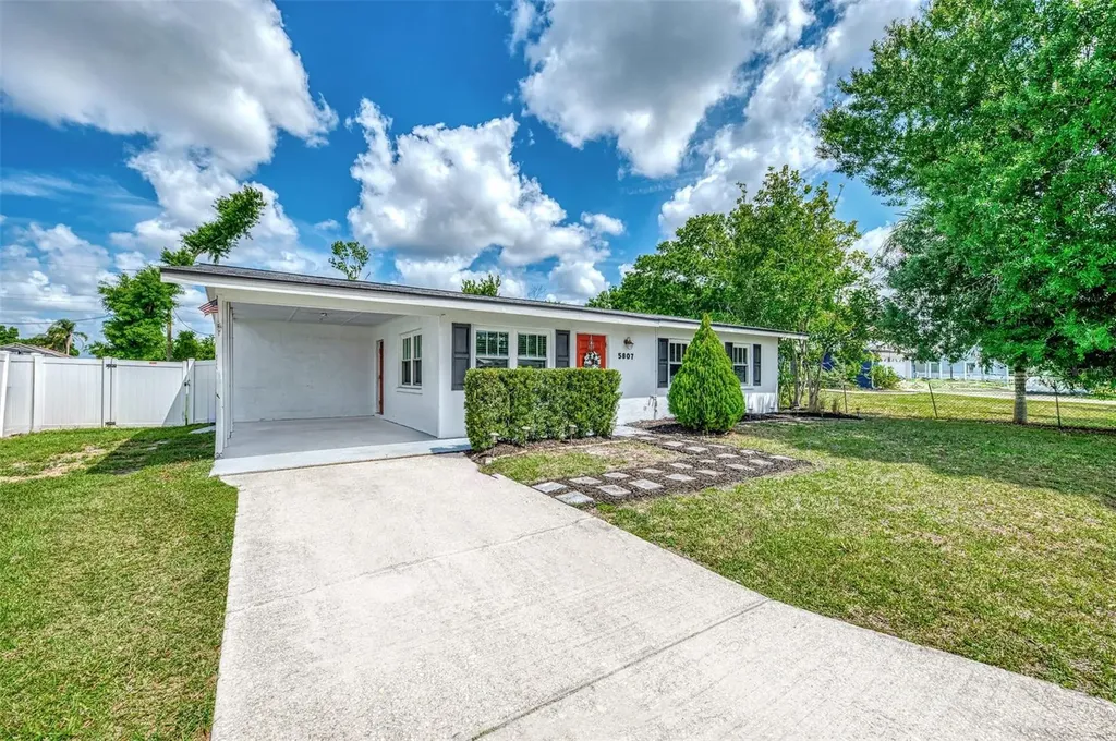 5807 28th Avenue Drive E Bradenton FL 34208