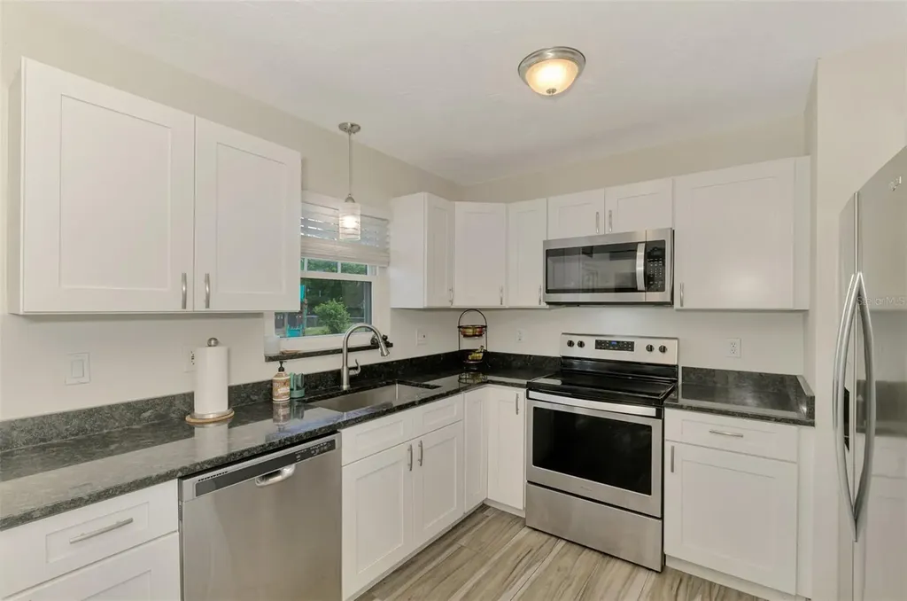5807 28th Avenue Drive E Bradenton FL 34208