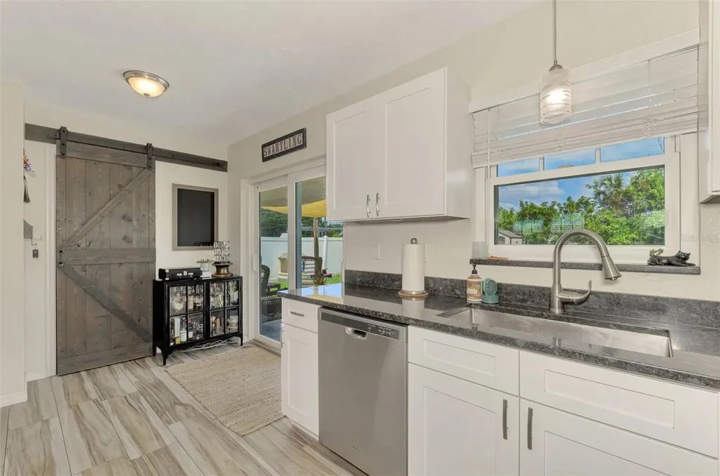5807 28th Avenue Drive E Bradenton FL 34208