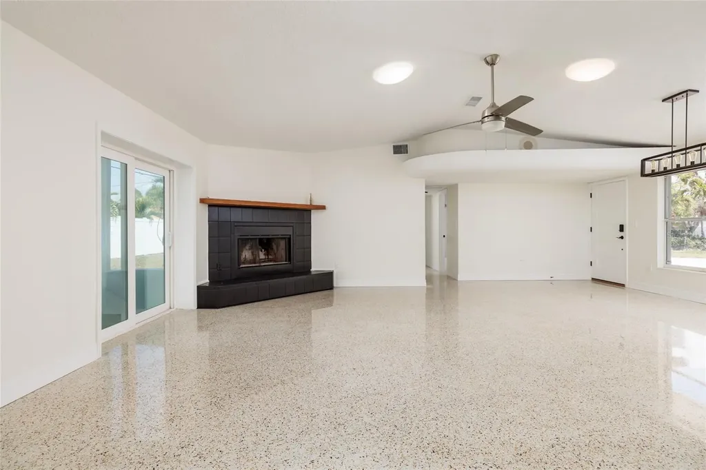 2107 Dolphin Boulevard S St Petersburg FL 33707