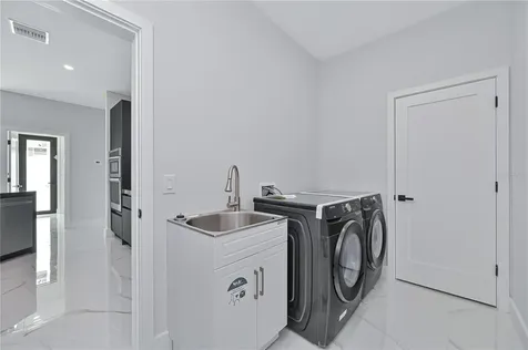 1413 NE 7th Avenue Cape Coral FL 33909