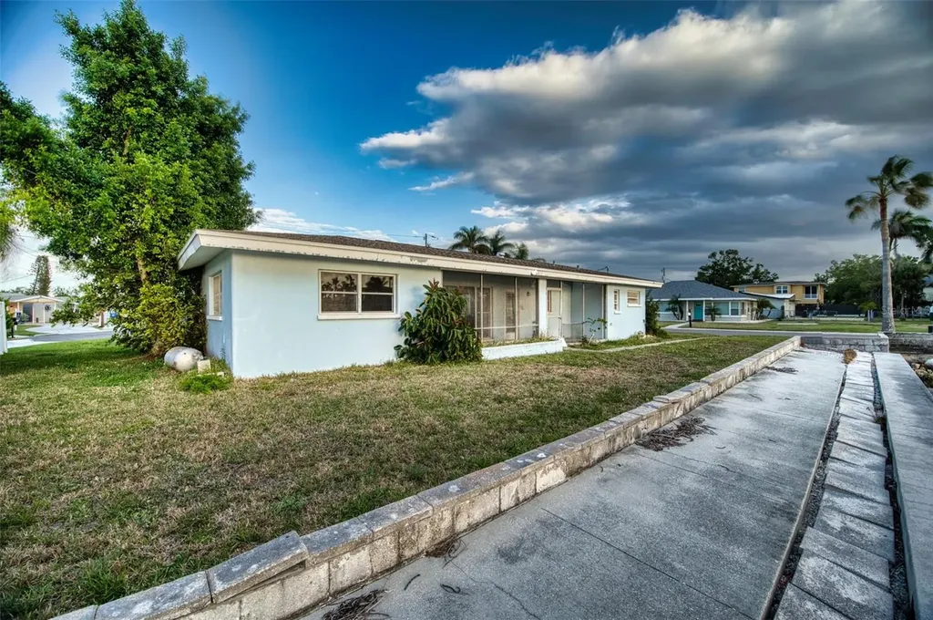 210 21st Street NE Bradenton FL 34208