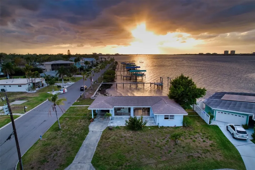 210 21st Street NE Bradenton FL 34208