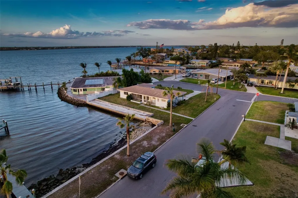 210 21st Street NE Bradenton FL 34208