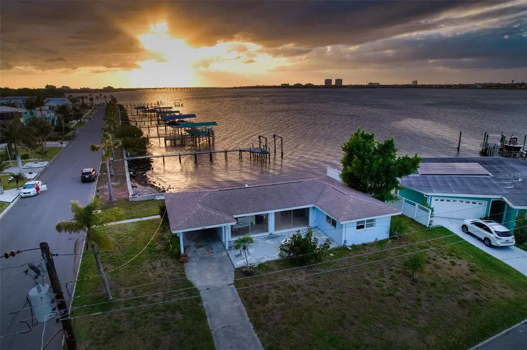 210 21st Street NE Bradenton FL 34208