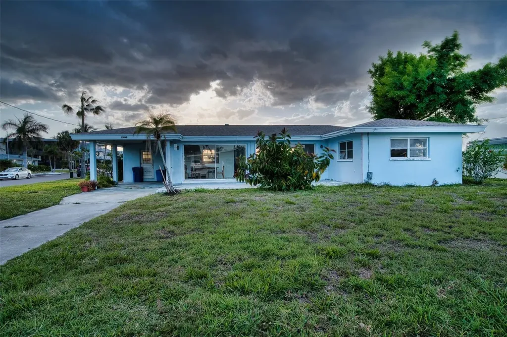 210 21st Street NE Bradenton FL 34208